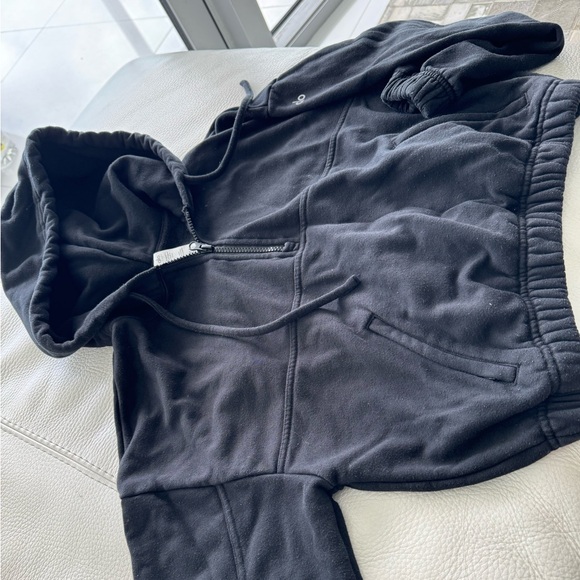 Cropped Alo yoga hoodie - Picture 3 of 4